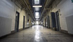 Jak wcześniej opuścić zakład karny?