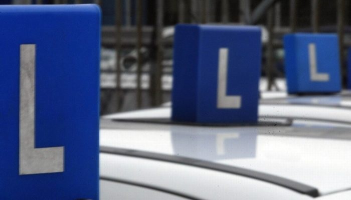 Zakaz prowadzenia pojazdów a konieczność ponownego zdania egzaminu na prawo jazdy.